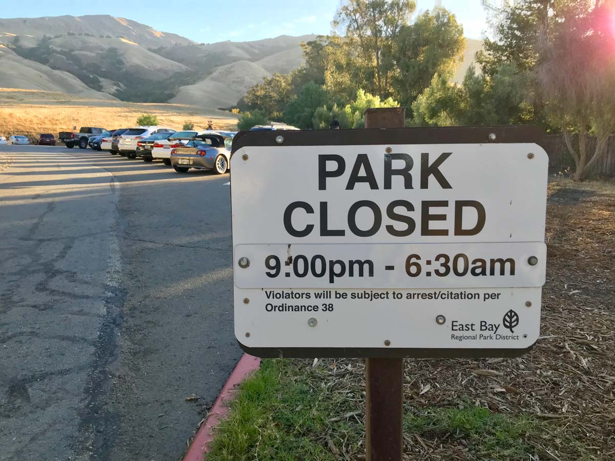 Park hours posted conflict with info on map